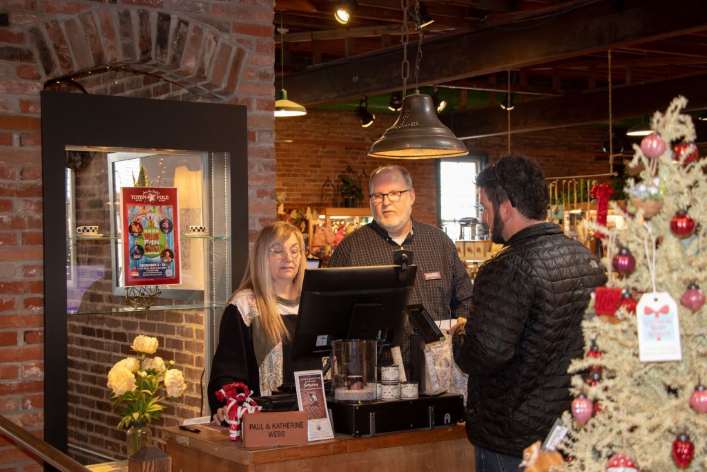 CREATIVE SPIRIT IN HISTORIC DOWNTOWN: The Wallaces of Gettysburg CREATIVE SPIRIT IN HISTORIC DOWNTOWN: The Wallaces of Gettysburg