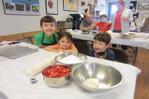 kids baking with strawberries
