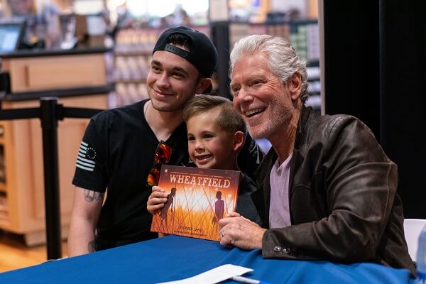 Actor Stephen Lang with children at book signing event