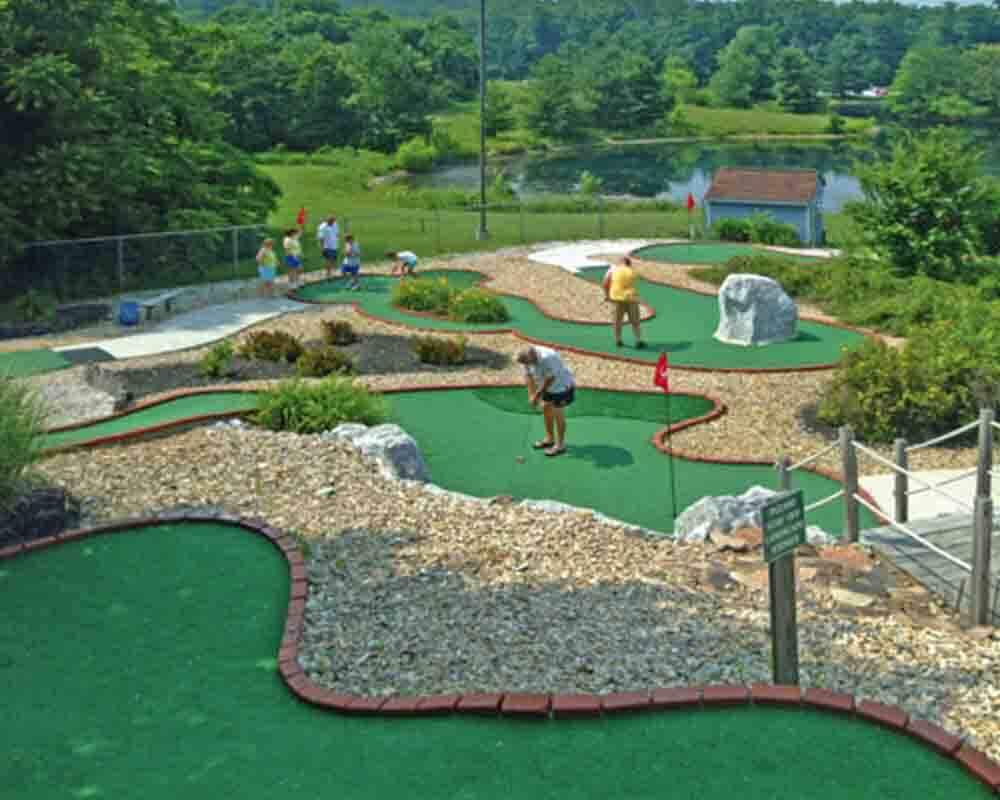 People playing at Granite Hill Adventure miniature golf course in Gettysburg, PA